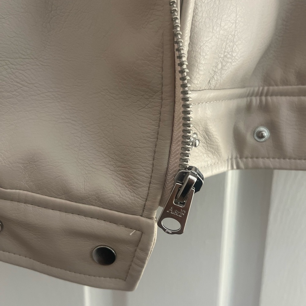 Leather Jacket - Picture 7 of 9
